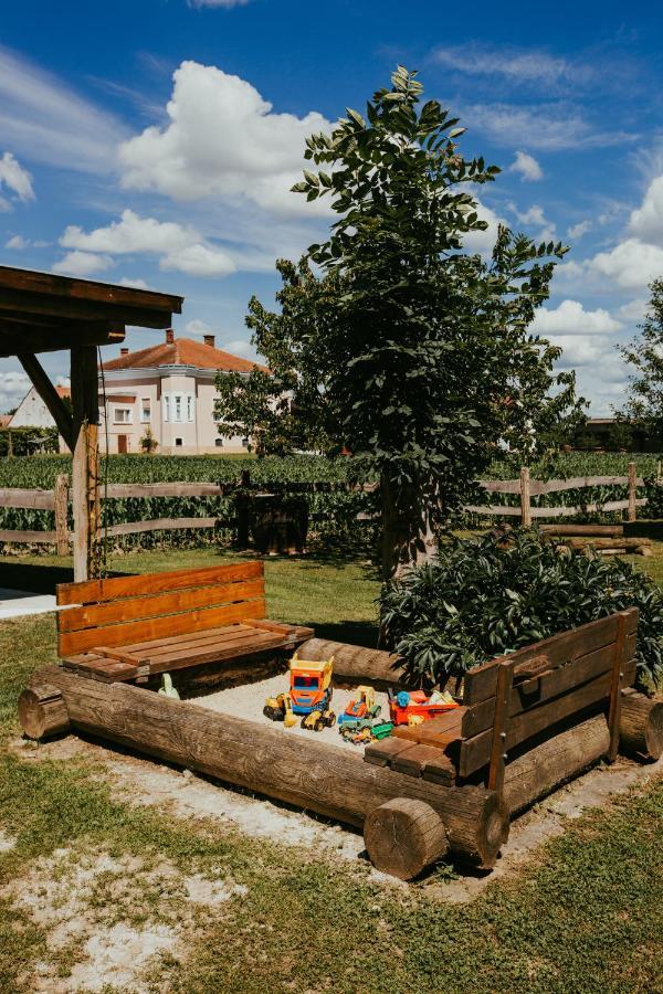 Отель Treehouse Drevesna Hiska Strkovo Gnezdo Ranc Jures Лютомер Экстерьер фото