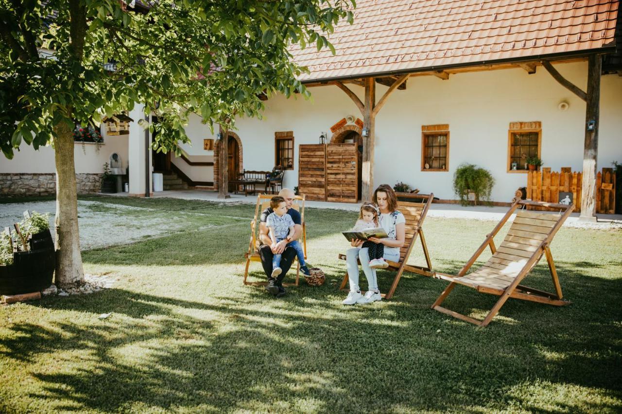 Отель Treehouse Drevesna Hiska Strkovo Gnezdo Ranc Jures Лютомер Экстерьер фото