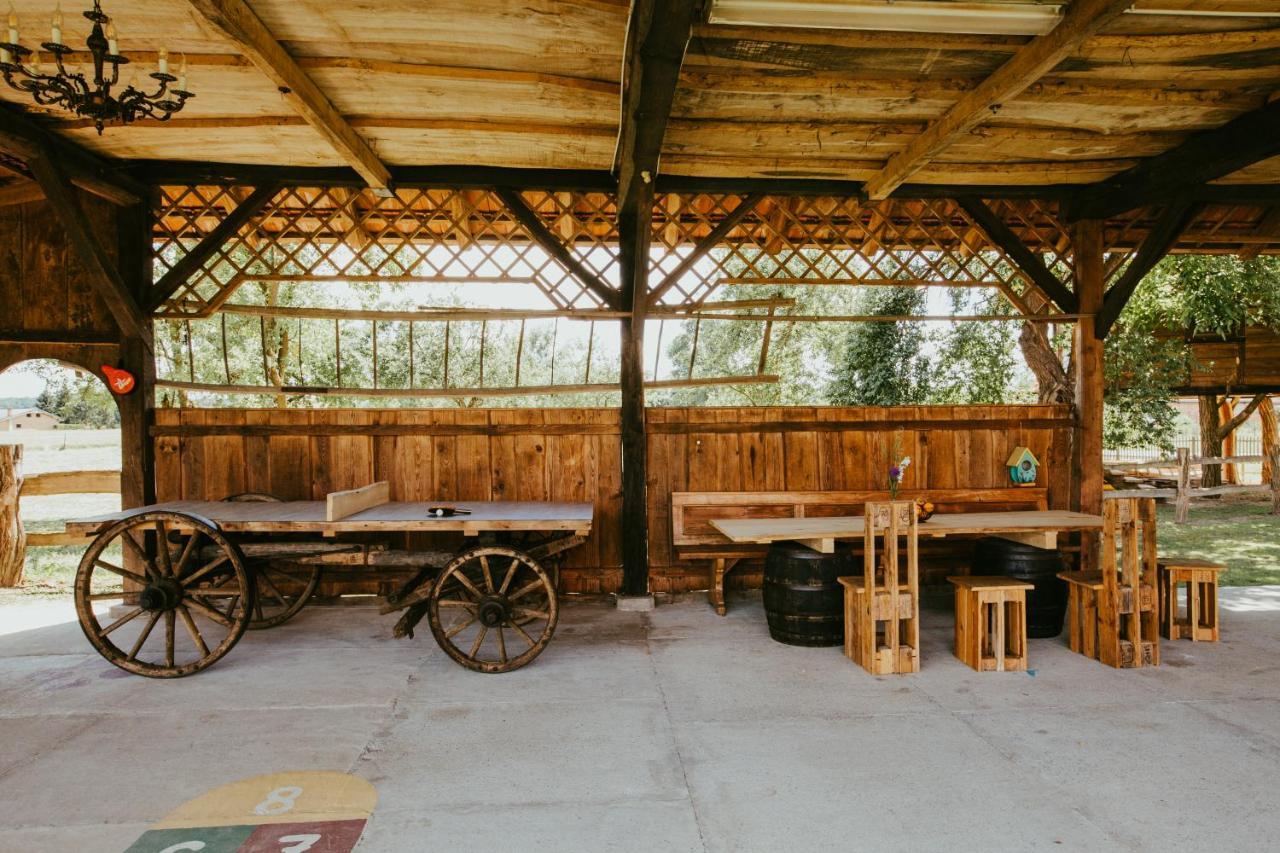 Отель Treehouse Drevesna Hiska Strkovo Gnezdo Ranc Jures Лютомер Экстерьер фото