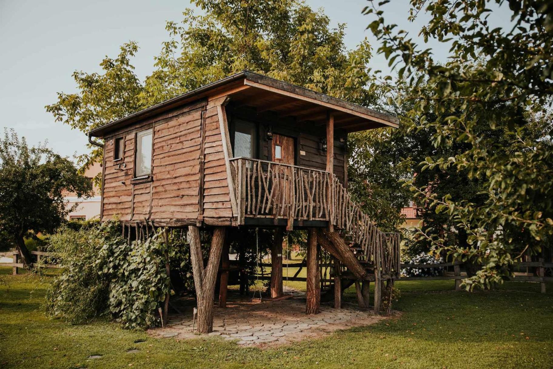 Отель Treehouse Drevesna Hiska Strkovo Gnezdo Ranc Jures Лютомер Экстерьер фото